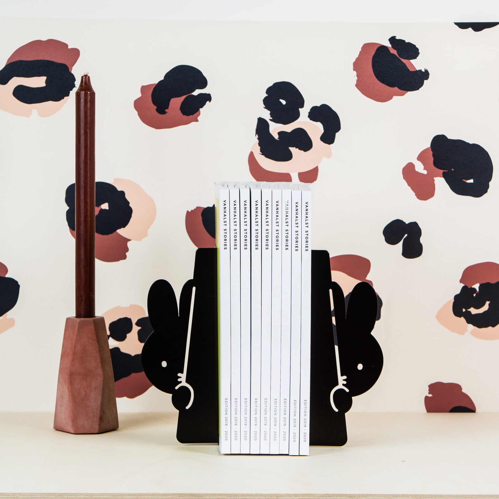 Miffy Peek-a-boo bookend - Black