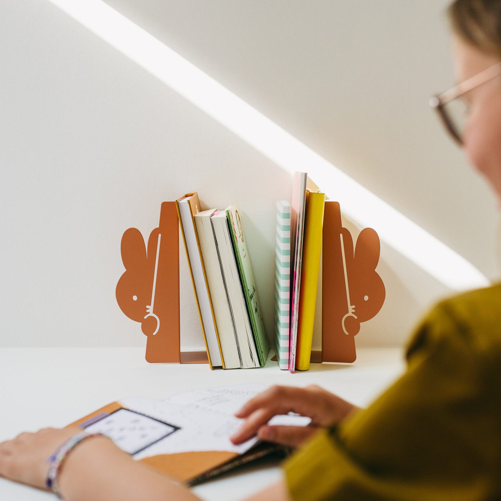 Miffy Peek-a-boo bookend - Powder