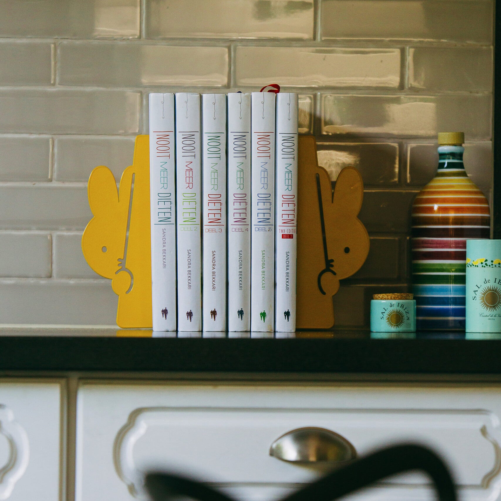 Miffy Peek-a-boo bookend - yellow