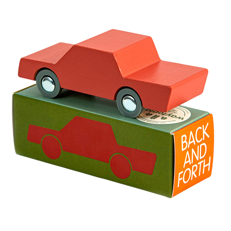 Voiture en bois rouge