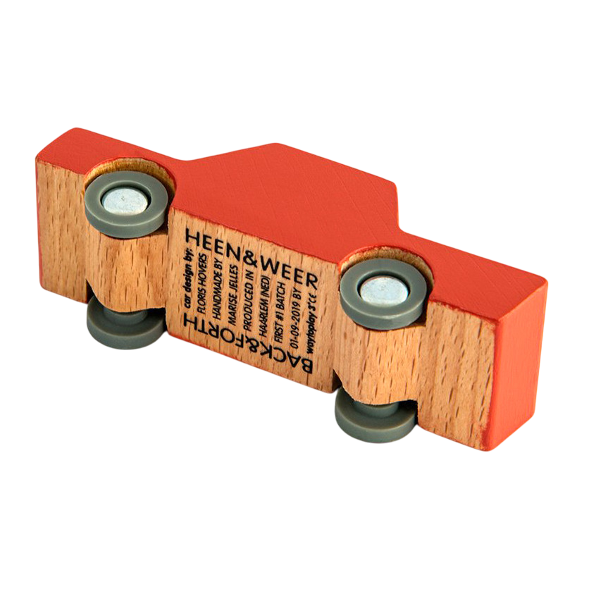 Voiture en bois rouge