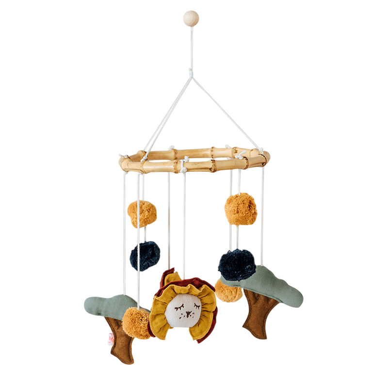 Mobile Löwe mit Holzring