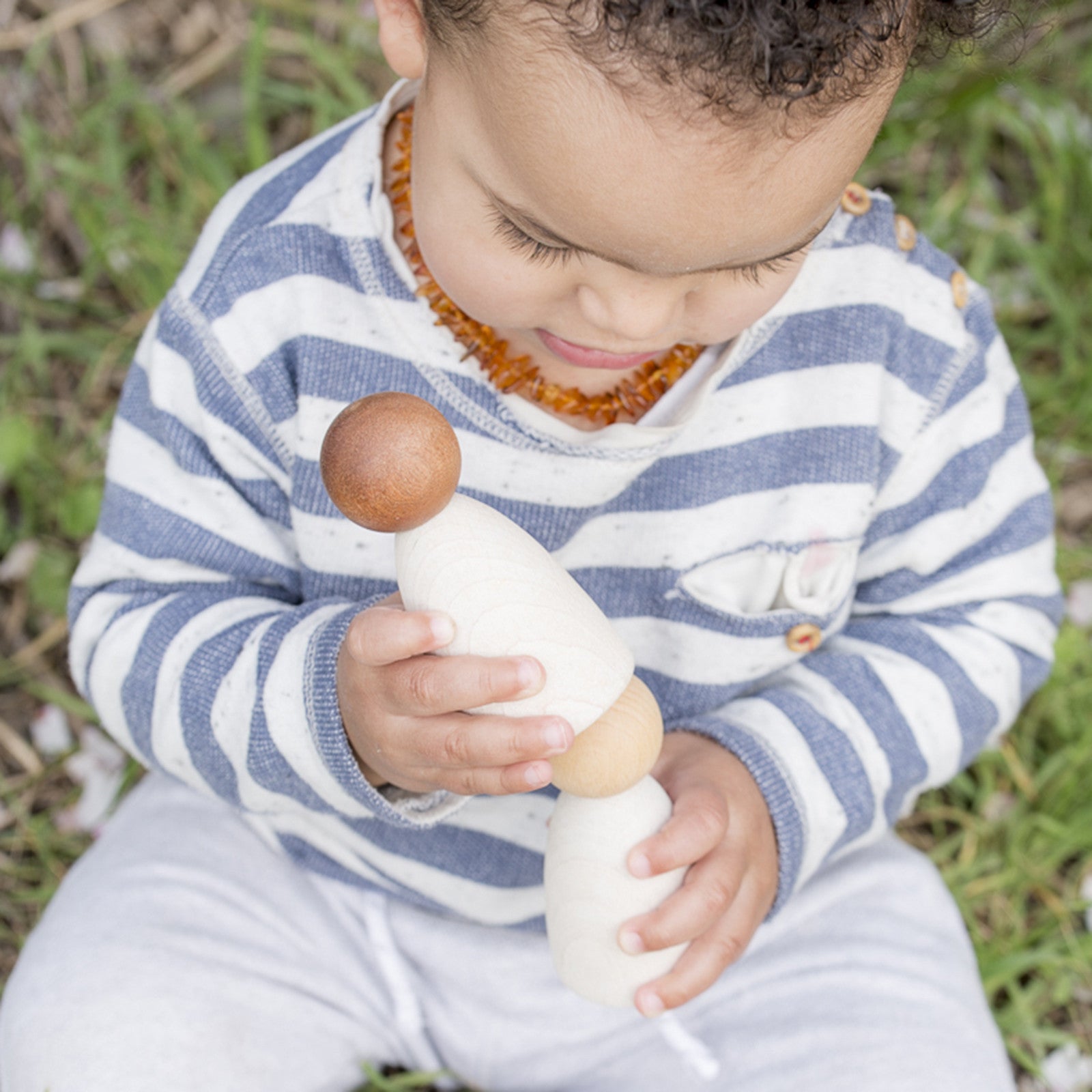 Figurines en bois Nins Adult Light Wood Grapat