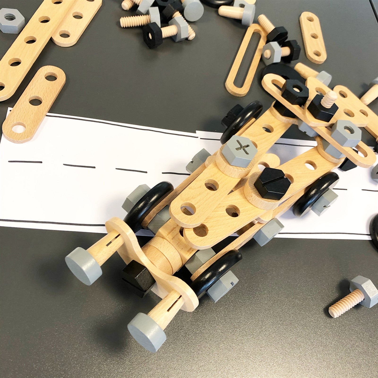 Schrauben, Muttern und Bolzen