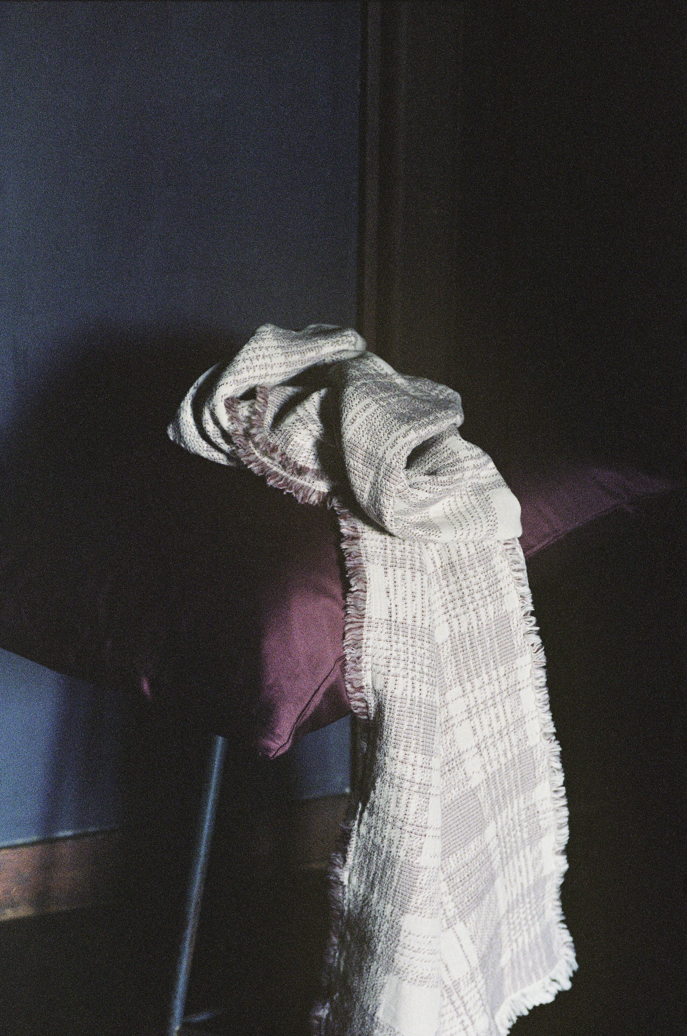 RHONE Plaid grape /off white 130x170 cm