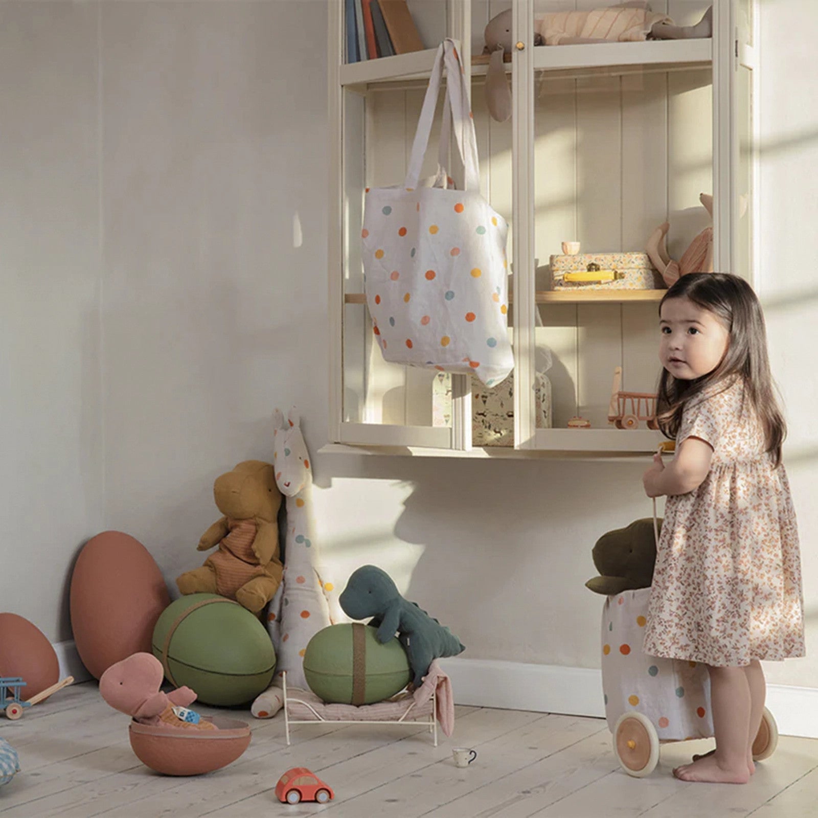 Gantosaurus dinosaur in egg small petrol