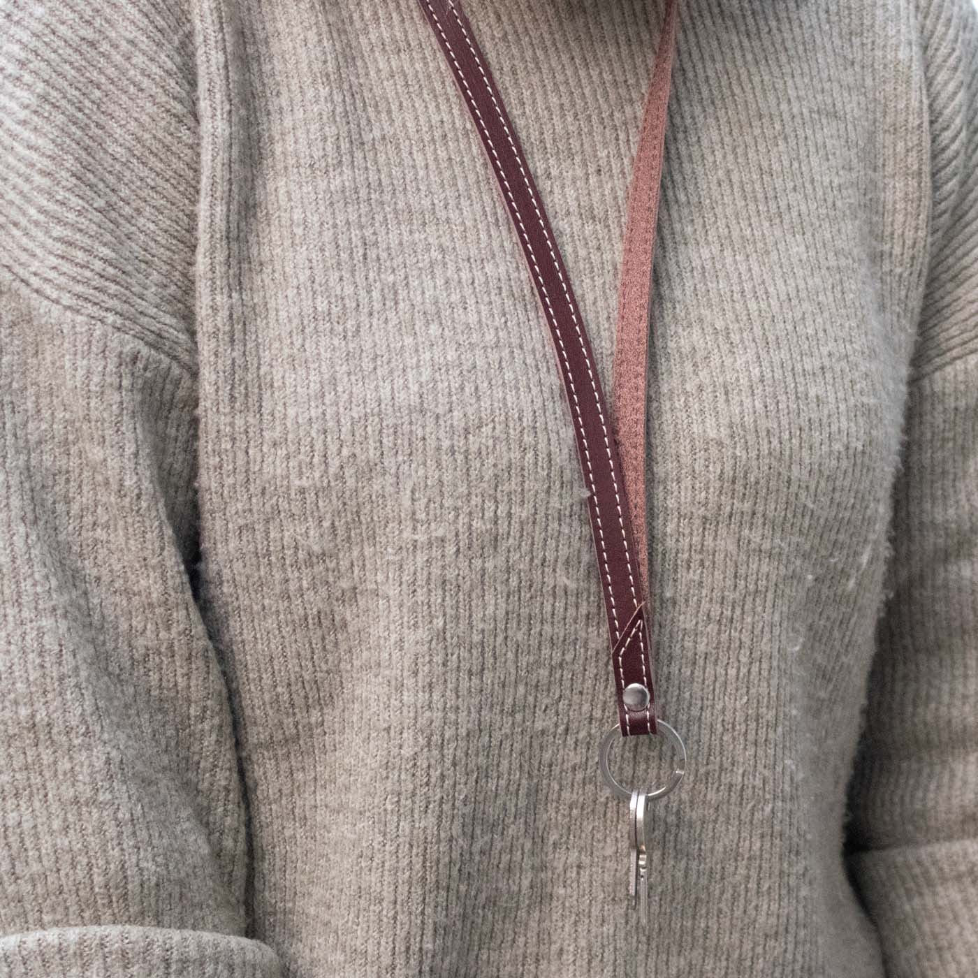 Schlüsselanhänger aus Leder Lederbund lang Dunkelbraun