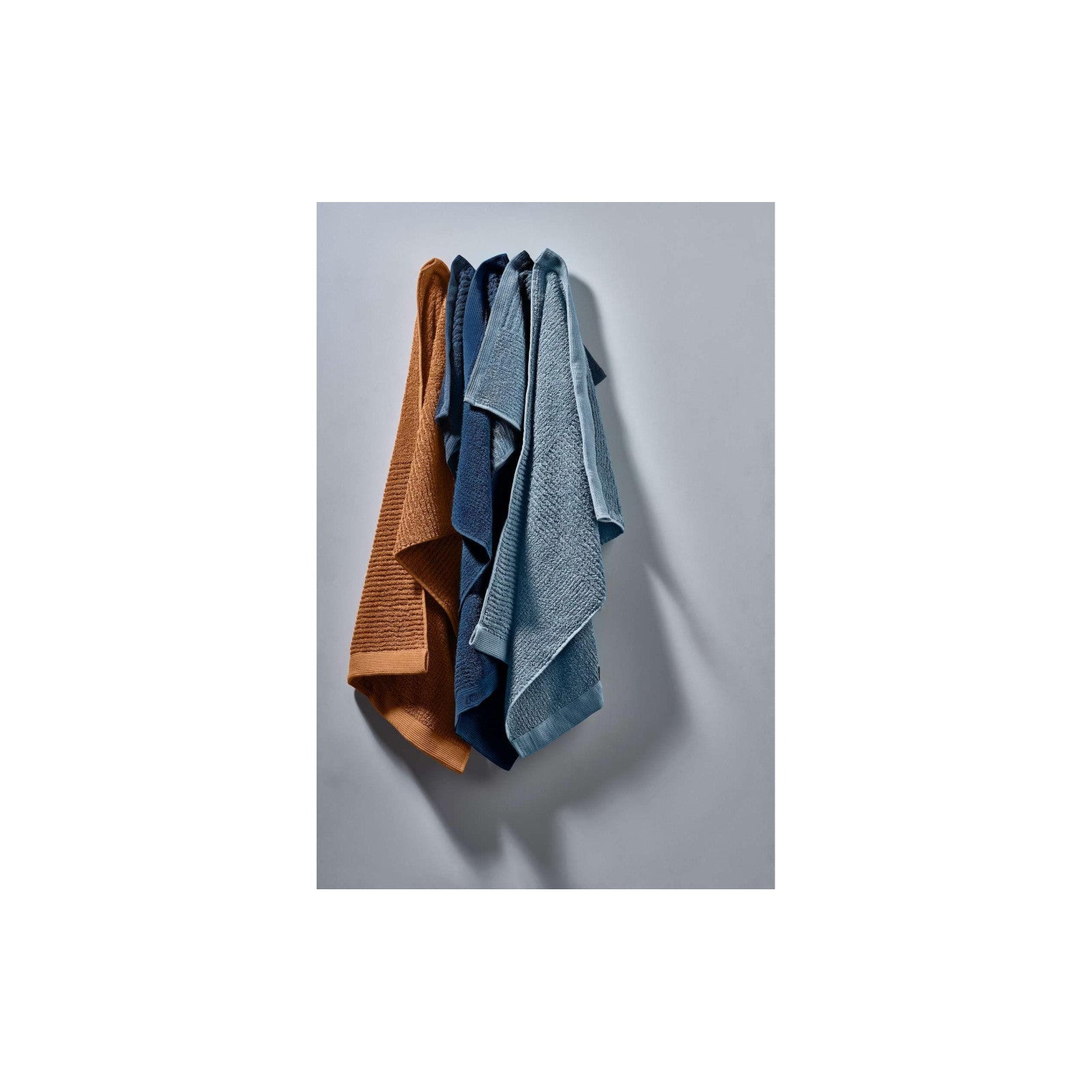 Zone Denmark Classic shower towel 70 x 140 cm, Eucalyptus Green