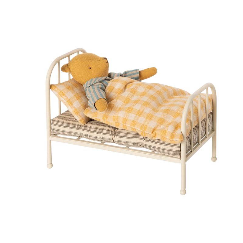 Teddy child vintage bed