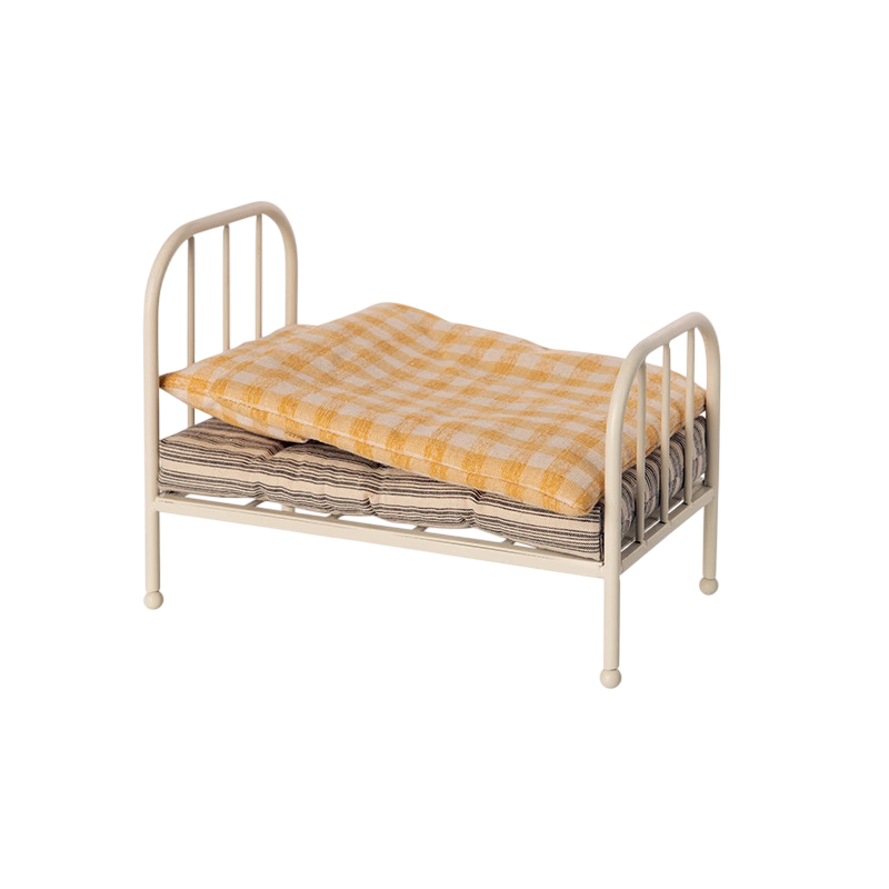 Teddy child vintage bed