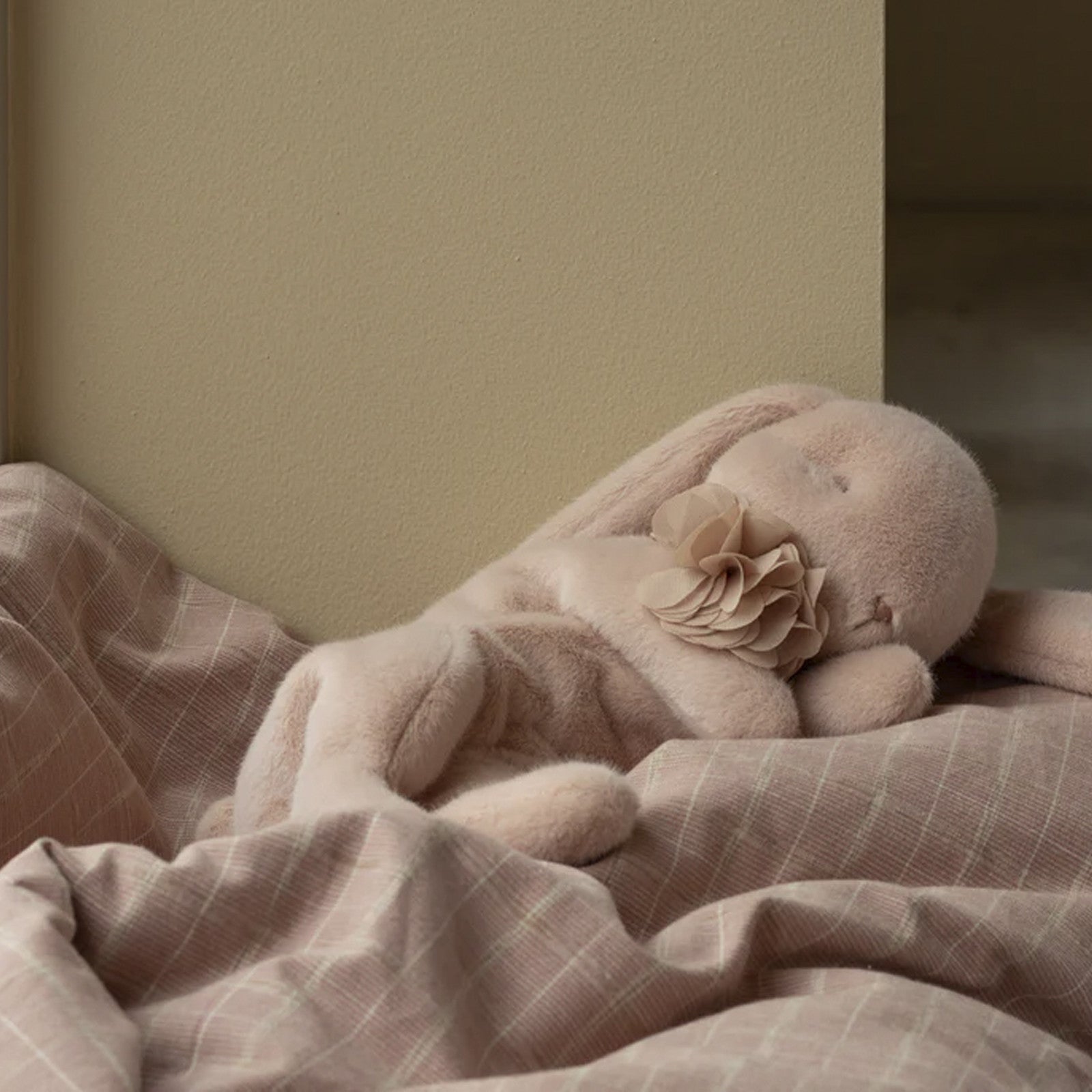 Sleeping plush bunny small Powder