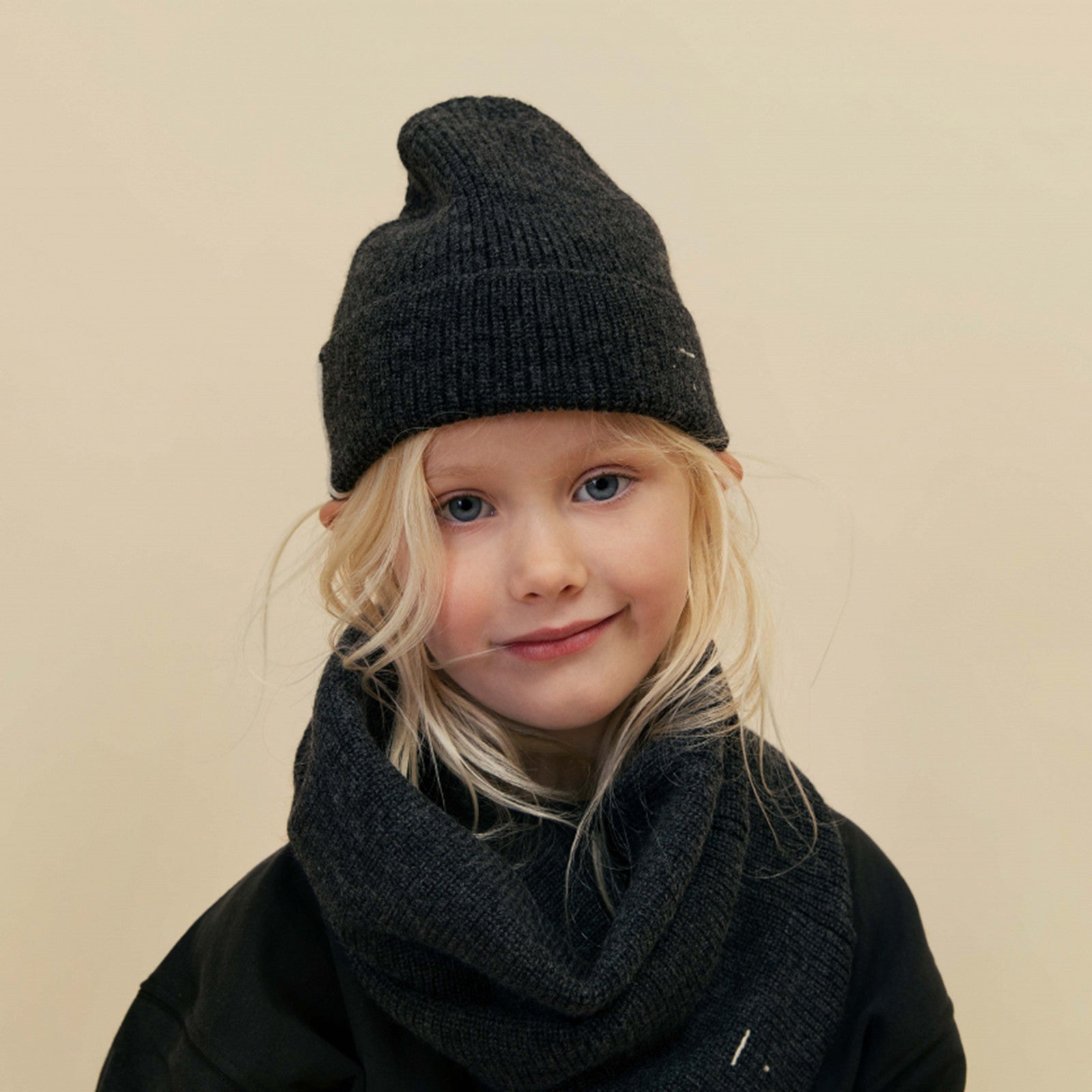 Mütze Merinowolle Nearly Black Melange