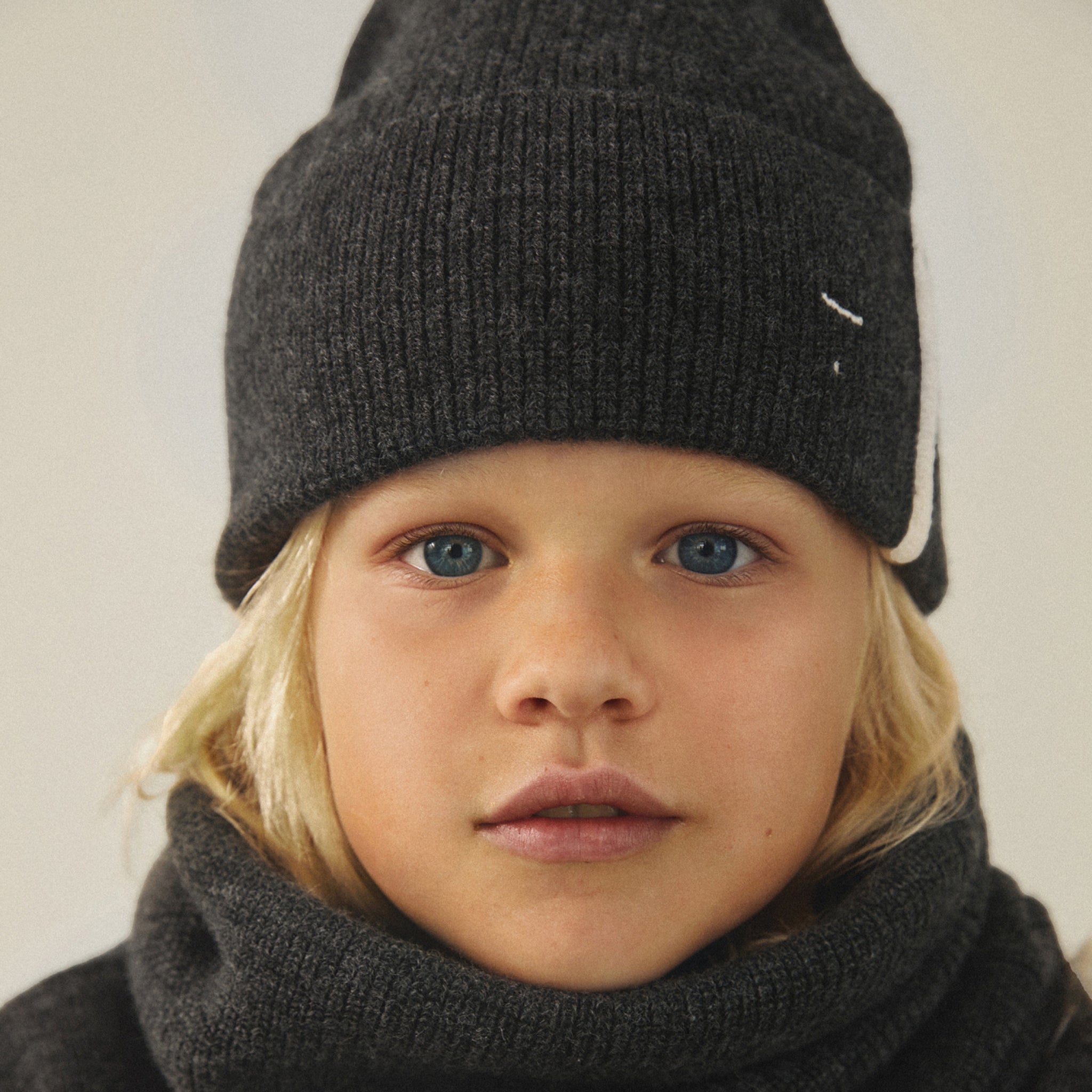 Mütze Merinowolle Nearly Black Melange
