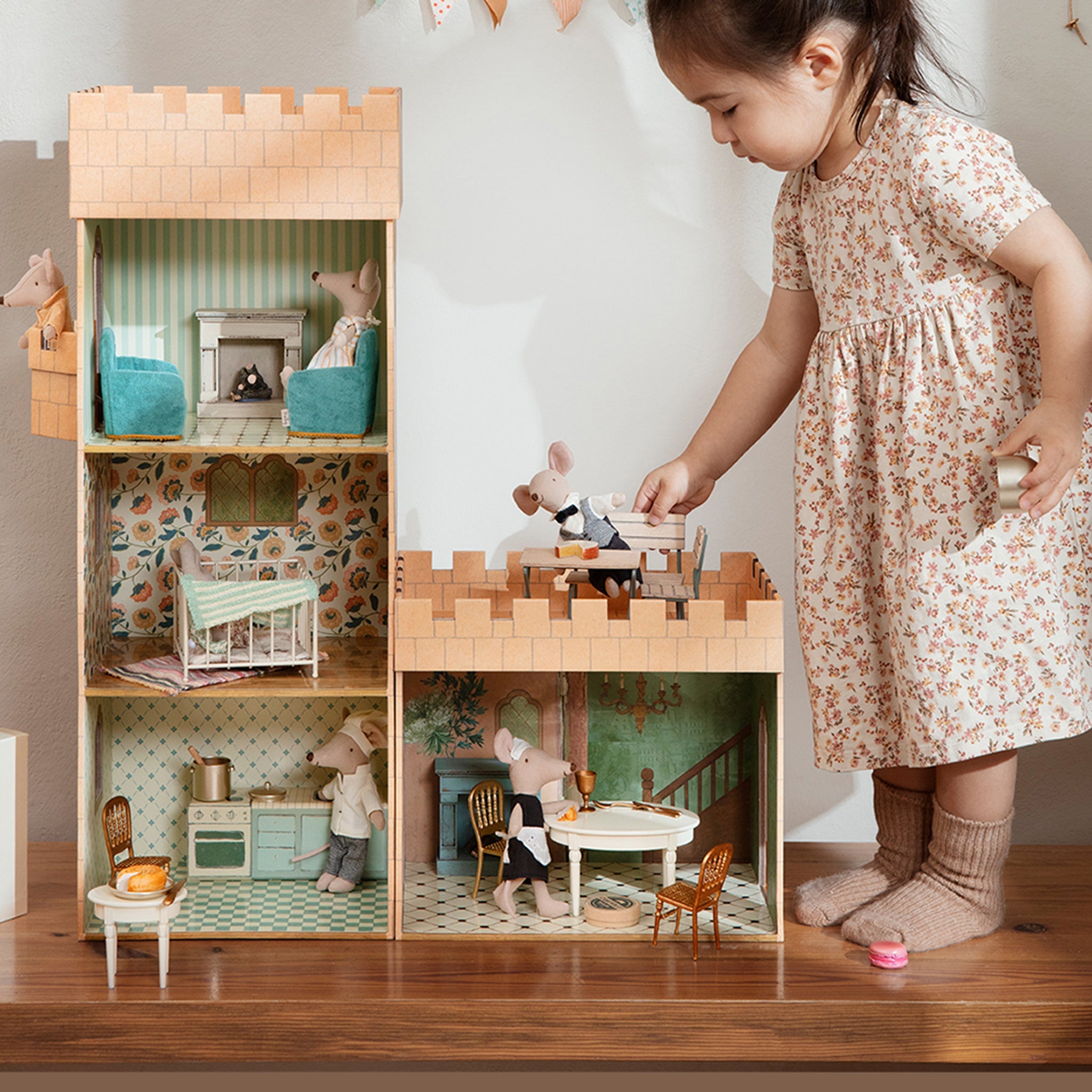 Maileg chair mouse gold