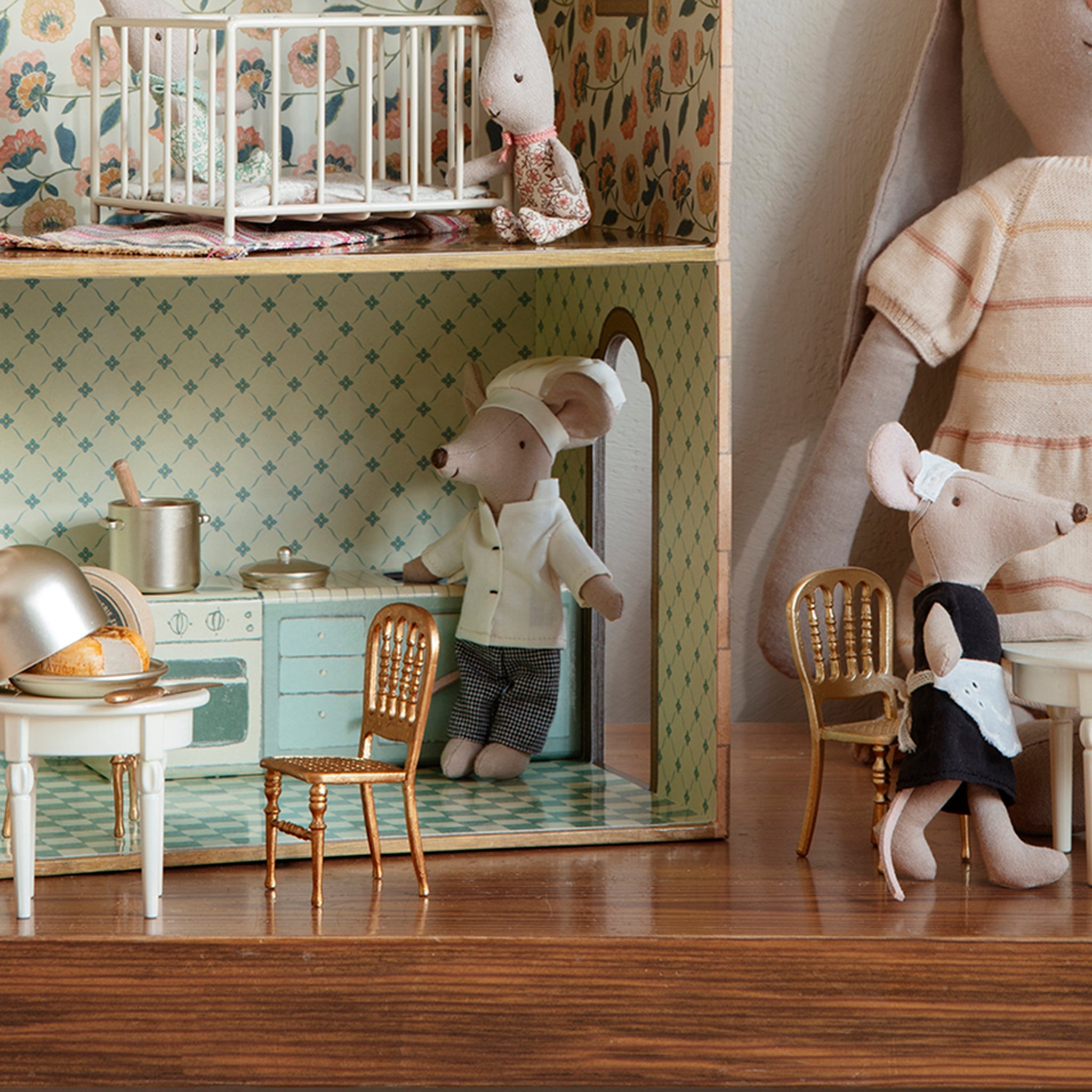 Maileg chair mouse gold