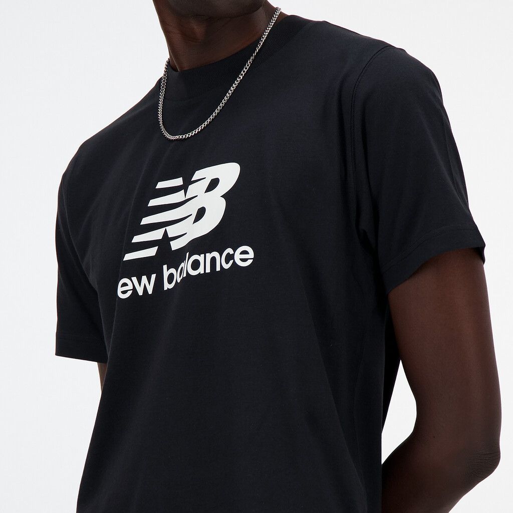 T-Shirt Sport Essentials Stacked Logo black
