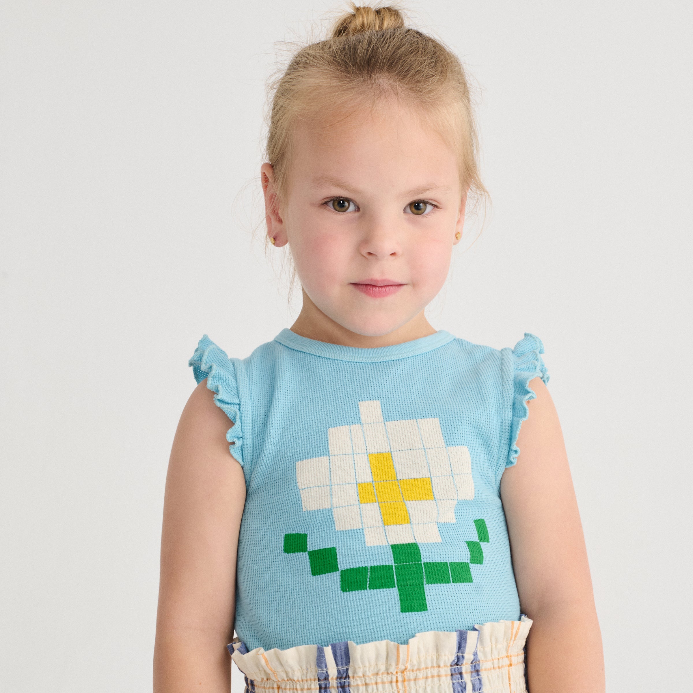 Top Pixel Daisy Light Blue