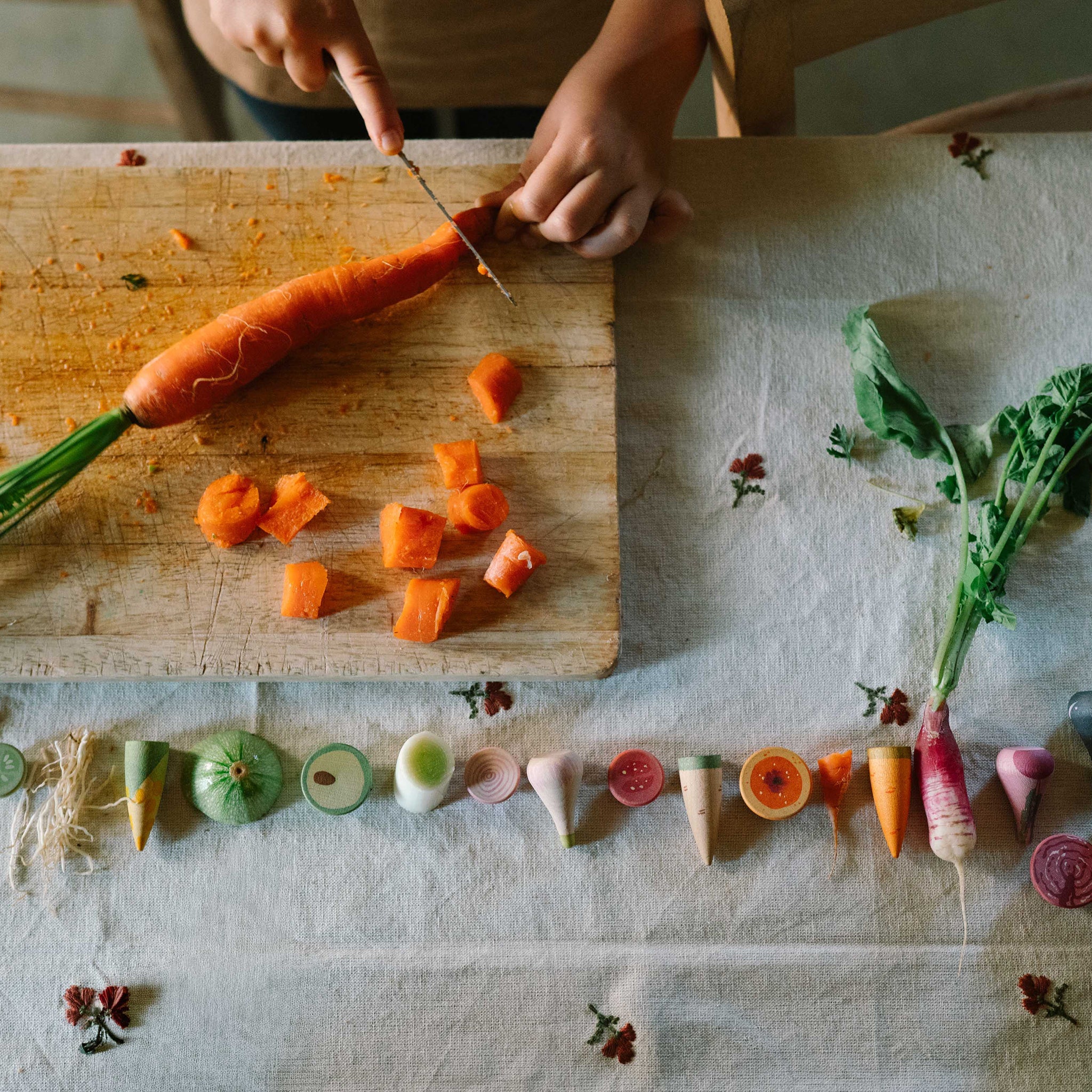 Wooden figures vegetables Grapat