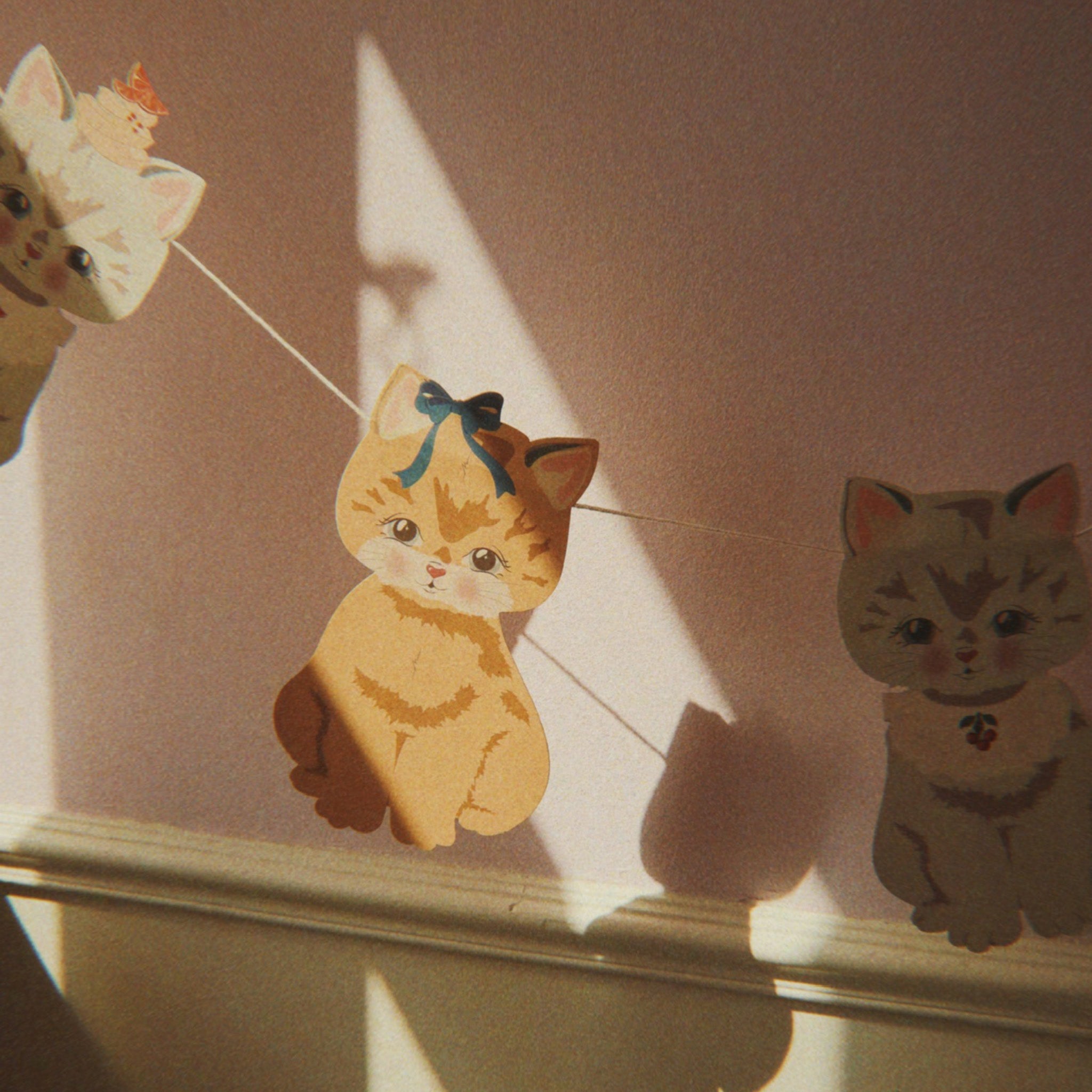 CUTIE GARLAND FSC CAT