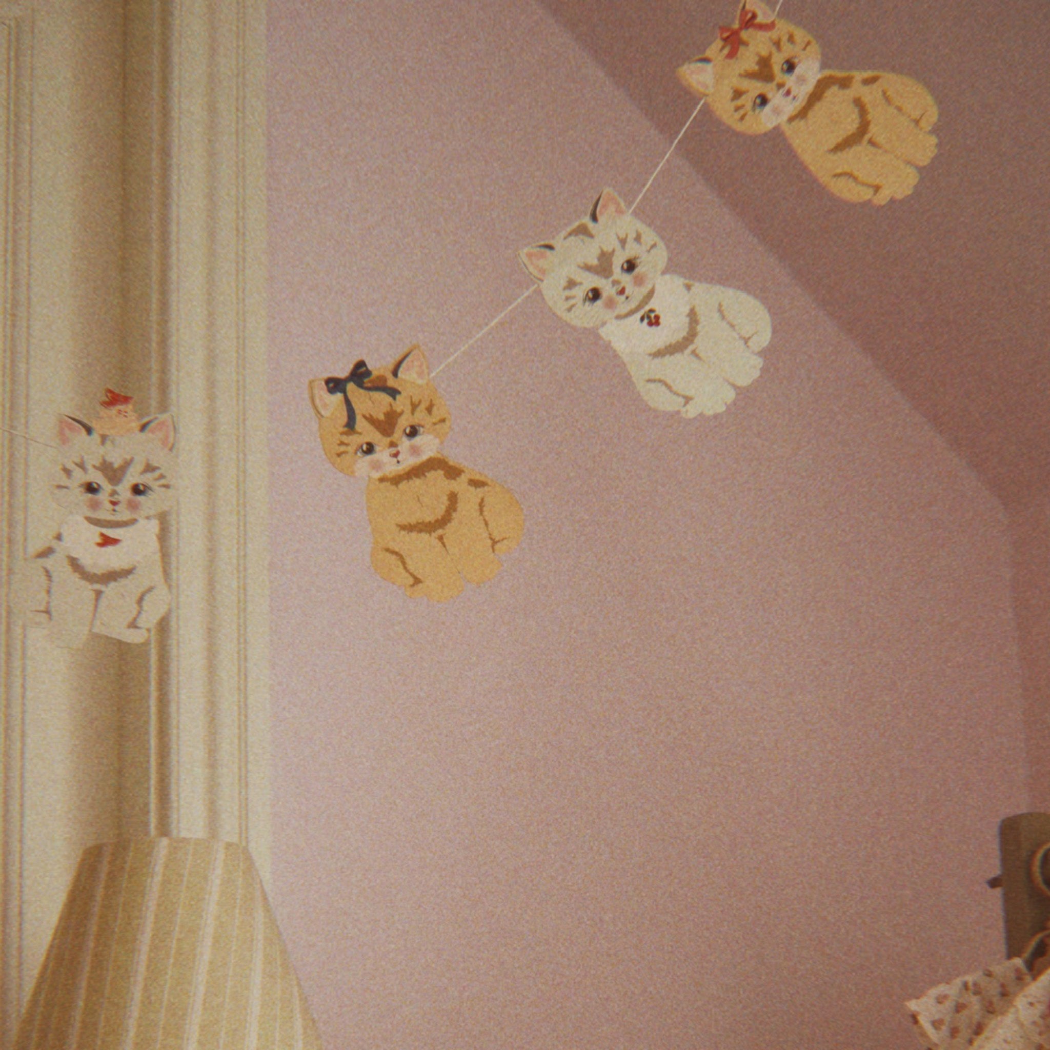 CUTIE GARLAND FSC CAT