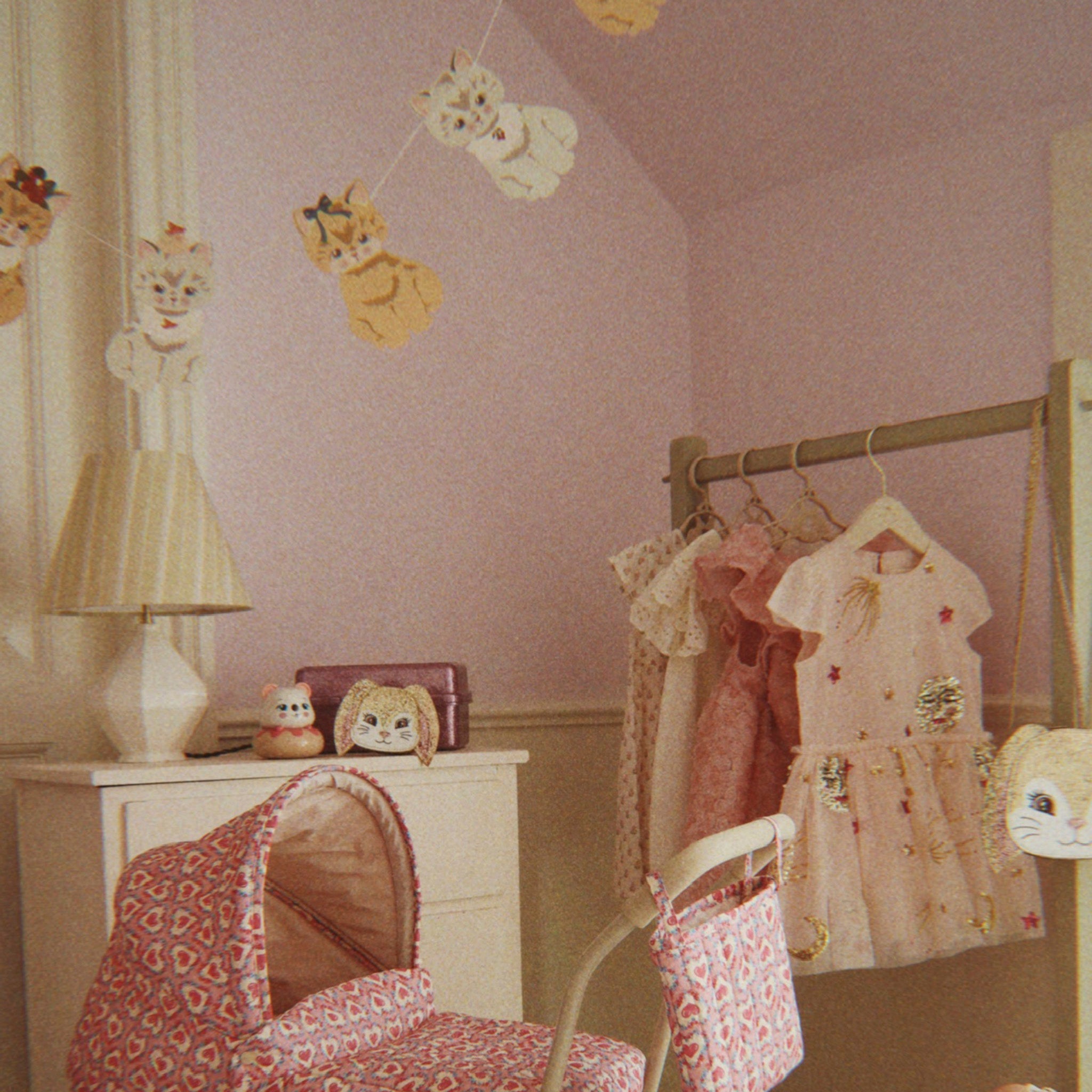 CUTIE GARLAND FSC CAT