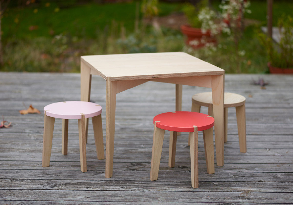 Combination set, 1 square play table, 2 stools (color selectable)