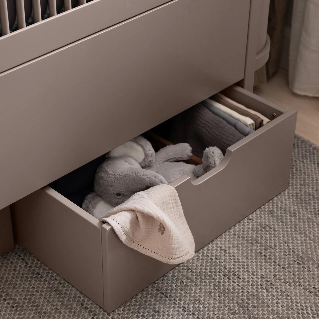 Die Sebra Bed drawer jetty beige