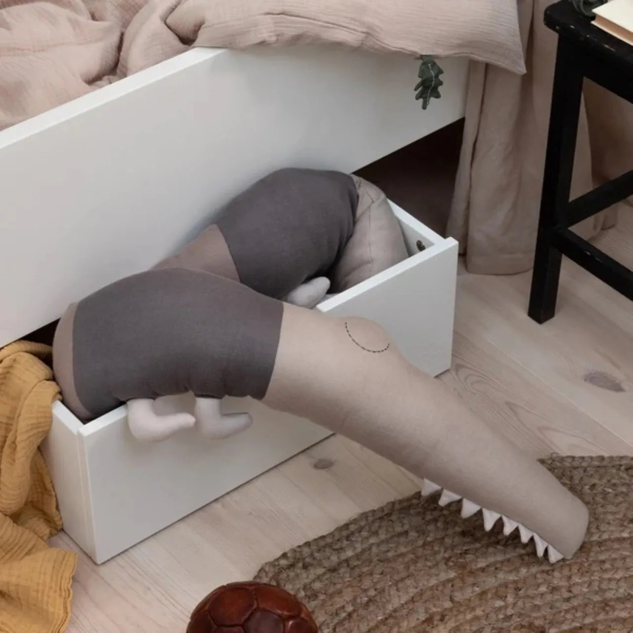 Knitted bed snake, Sleepy Croc seabreeze beige
