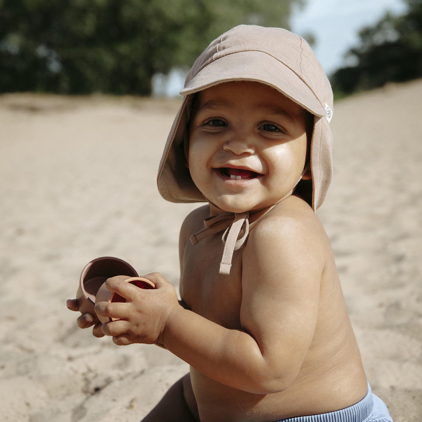 Chapeau de soleil pour bébé UVP 50+ Peanut Brown Sandy Beach