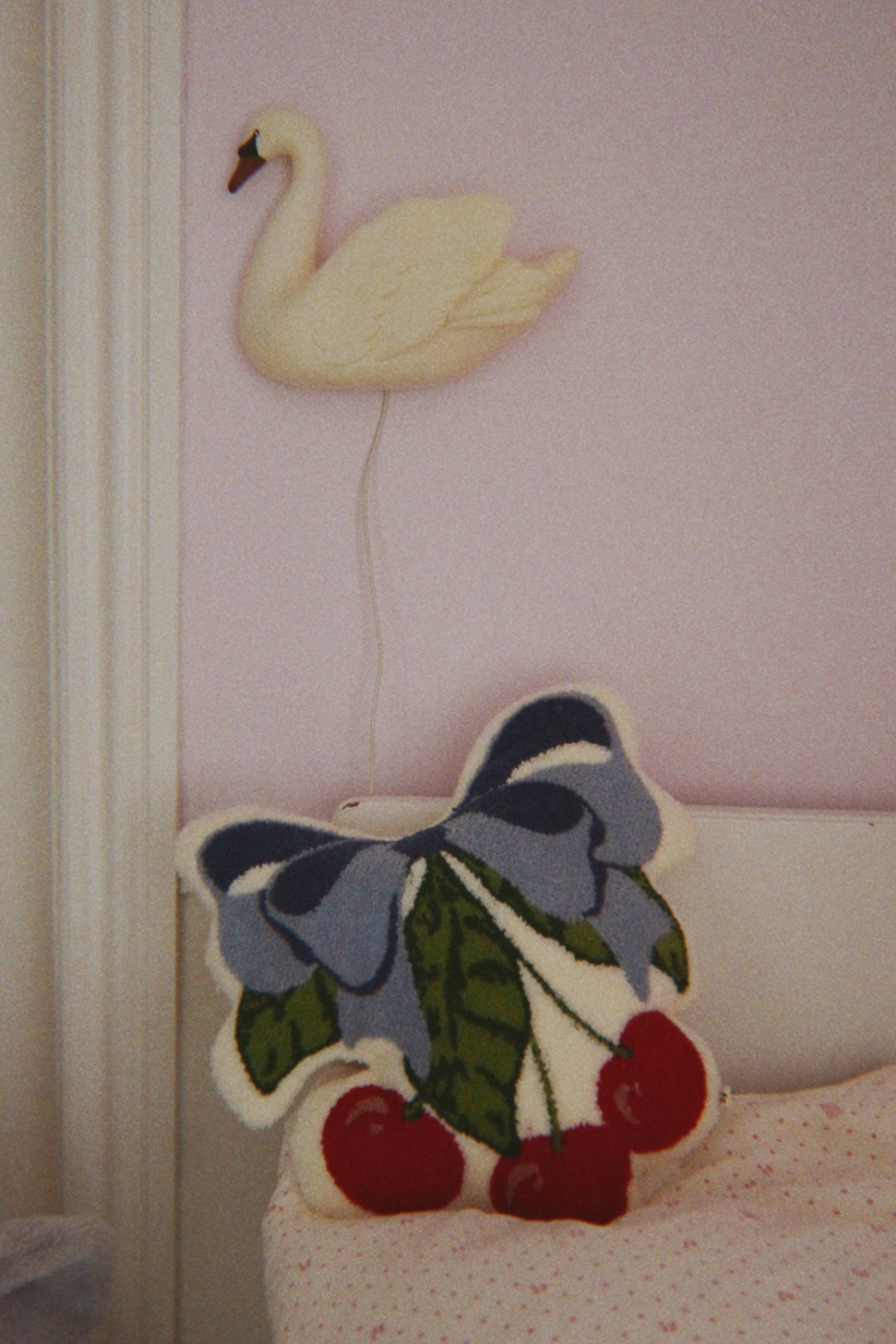 Wandlampe Swan Beige