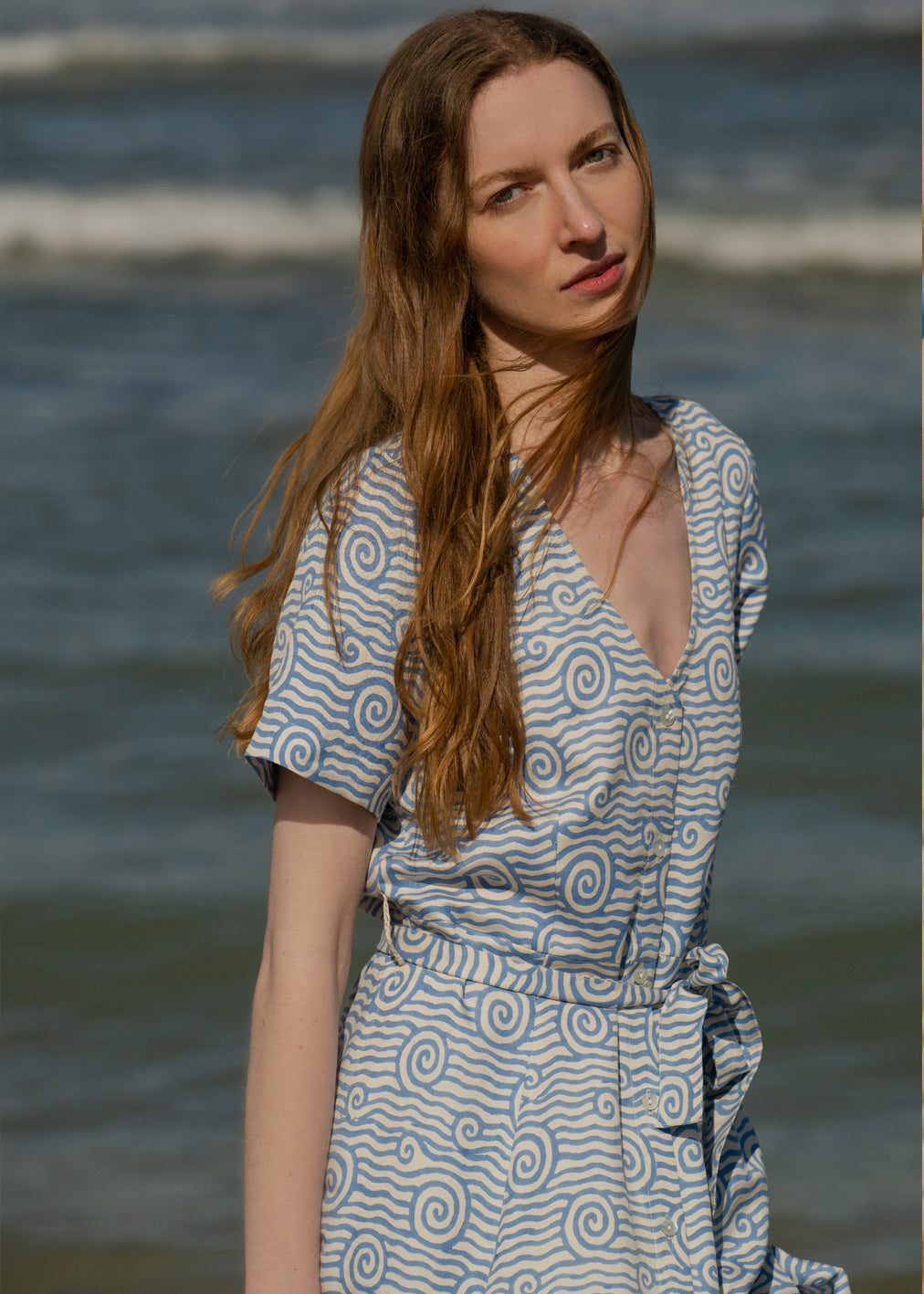 Adult Kleid Clarita SWIRLEY WAVE Weiss hellblau