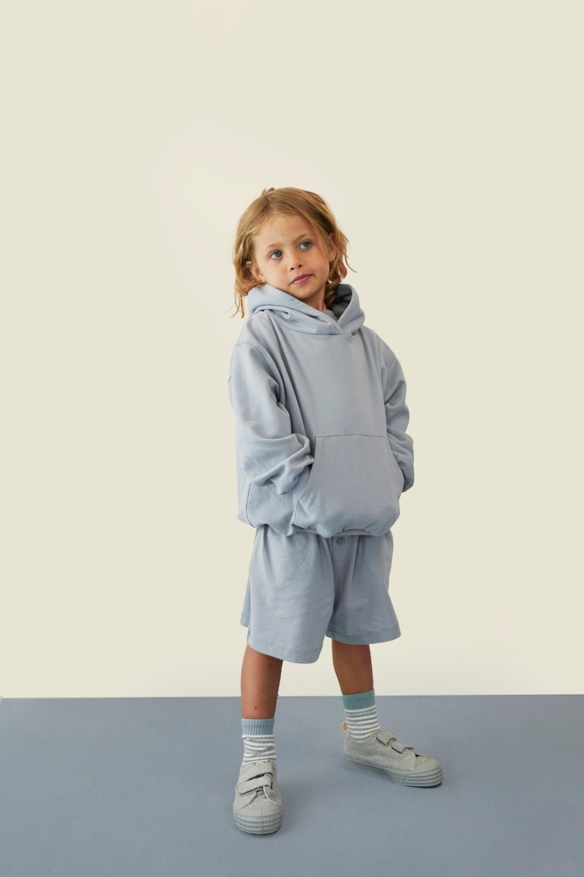 Sweat à capuche GOTS gris pierre