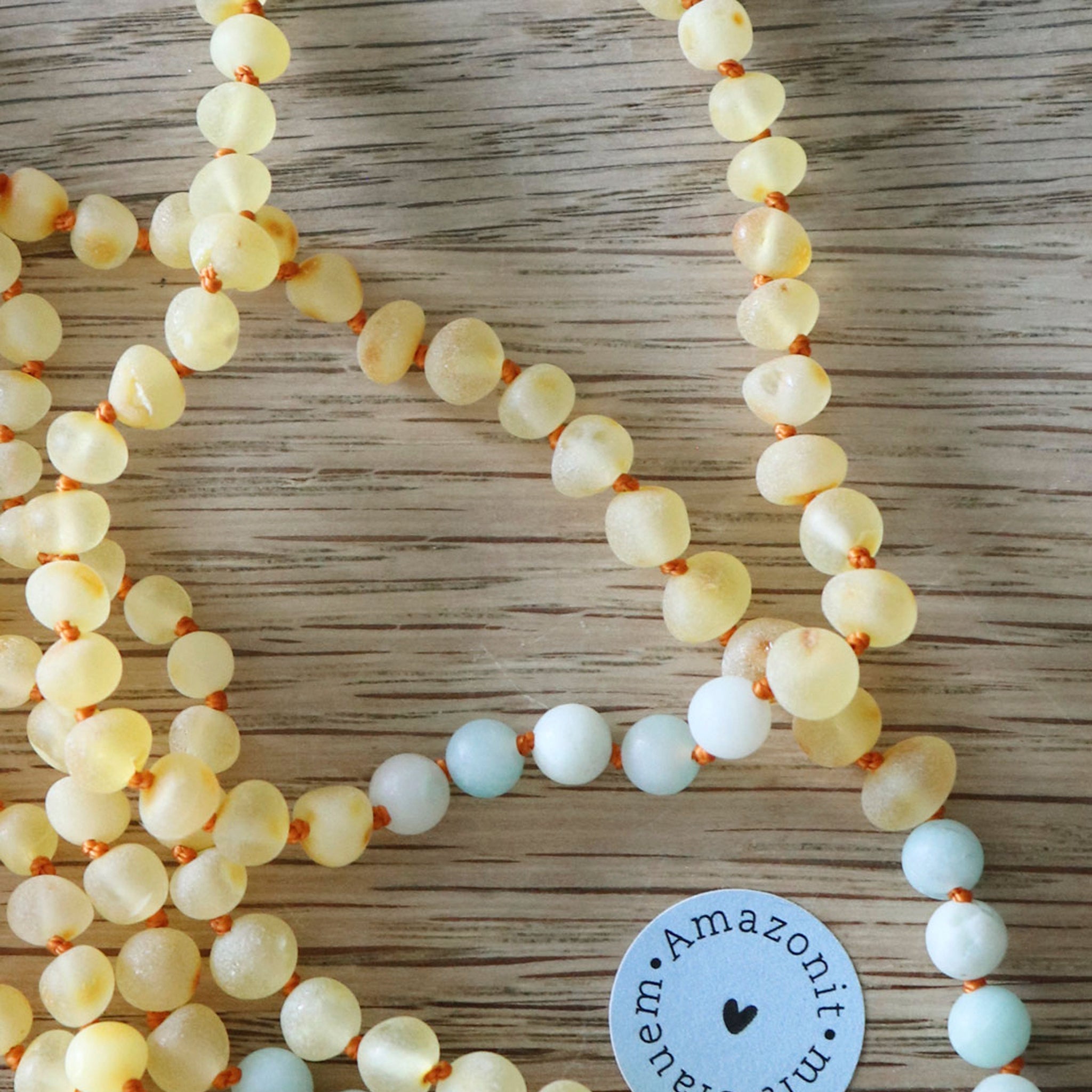 Collier pour bébé en ambre, citron et amazonite bleue