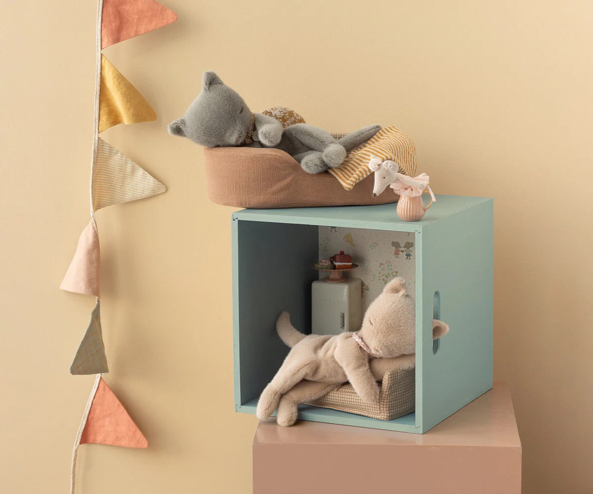 Maileg Petit chaton endormi en peluche, gris