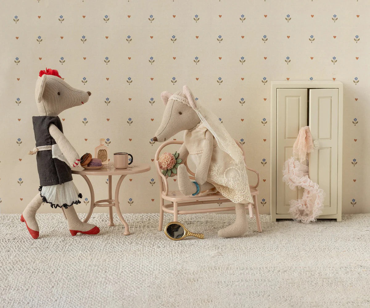 Wedding suit, Mum mouse