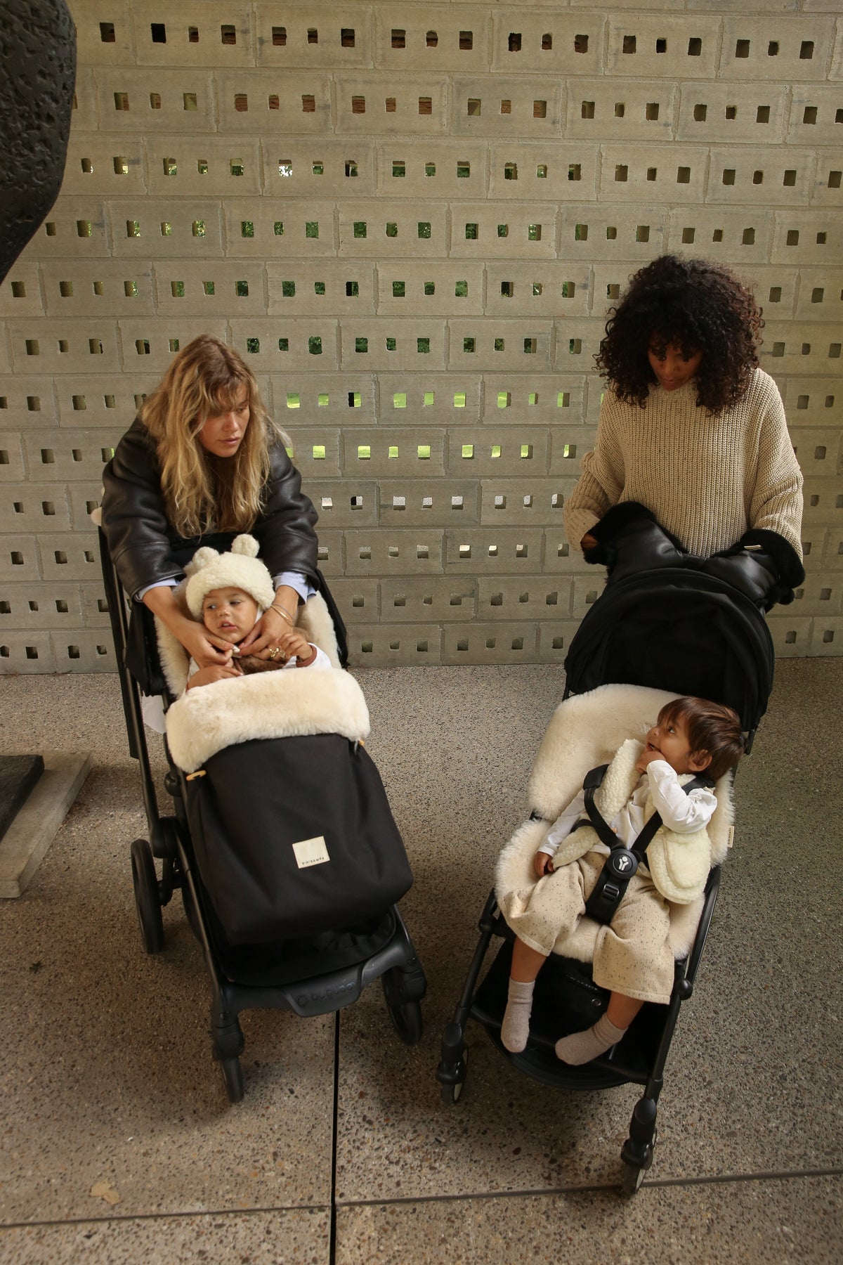 Binibamba Kinderwagenhandschuhe Schaffell Noir + Milk
