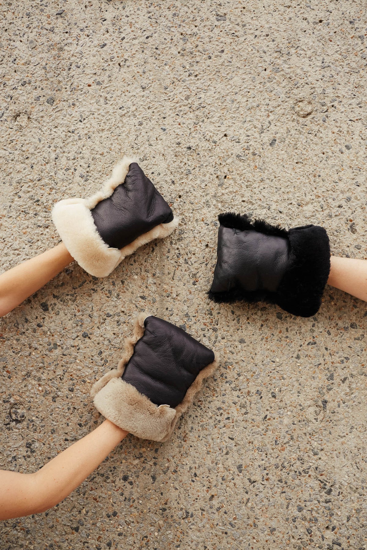 Binibamba Kinderwagenhandschuhe Schaffell Noir + Milk