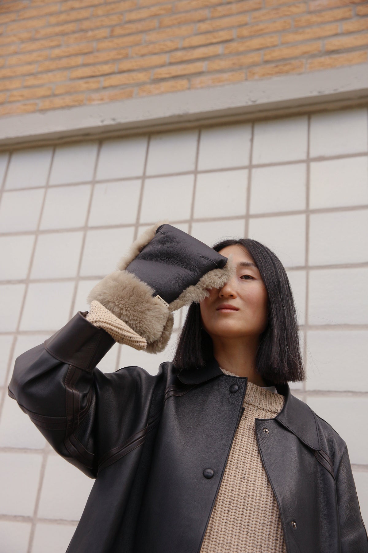 Binibamba Stroller Mittens, Sheepskin, Noir + Toast