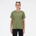T-Shirt New Balance dark olivine - Qualitätskleidung für deinen Kleiderschrank | Stadtlandkind
