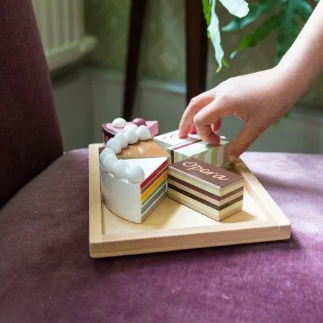 Slices of cake / pastries on a tray - Mamamemo