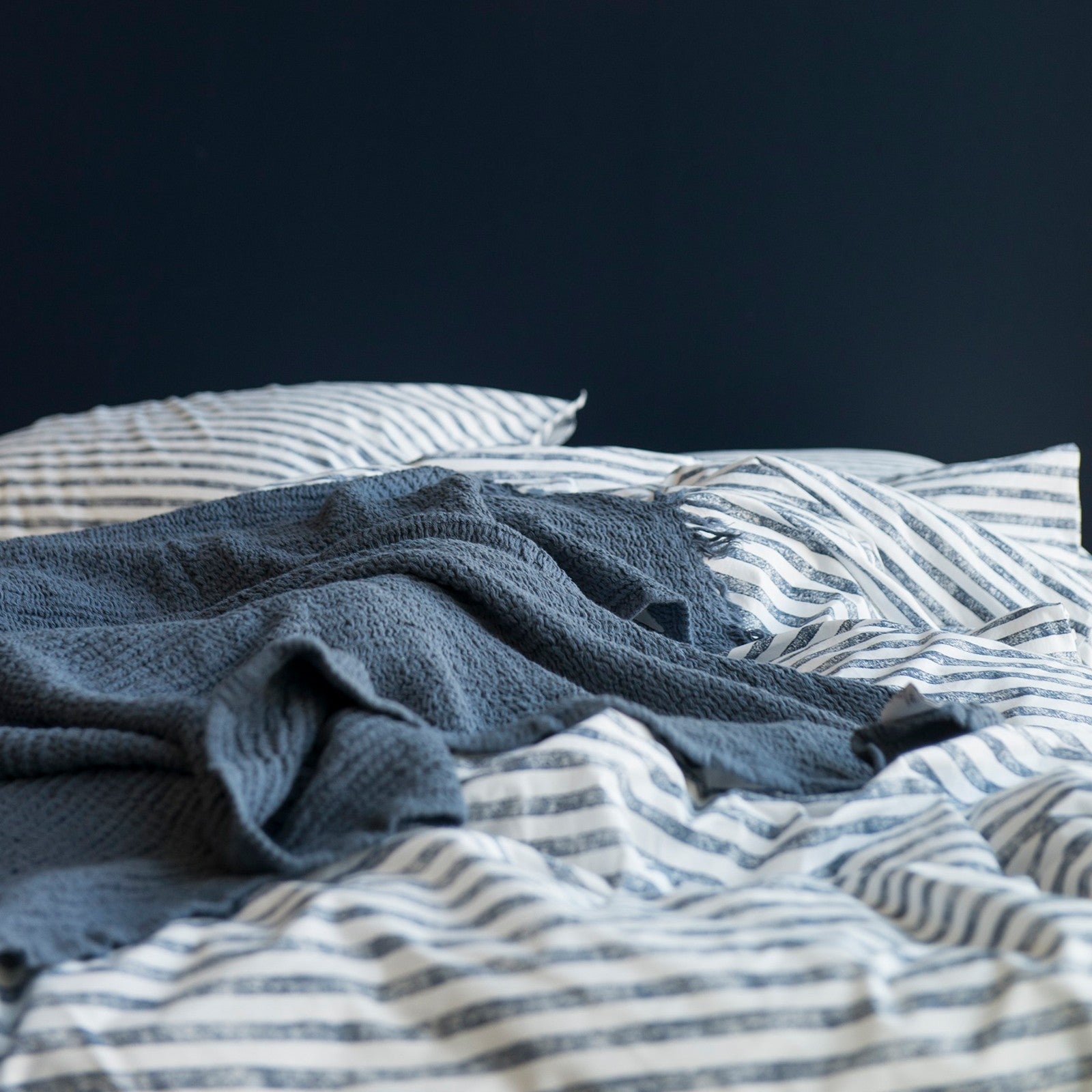 Johanna, cushion cover 50x70 cm indigo