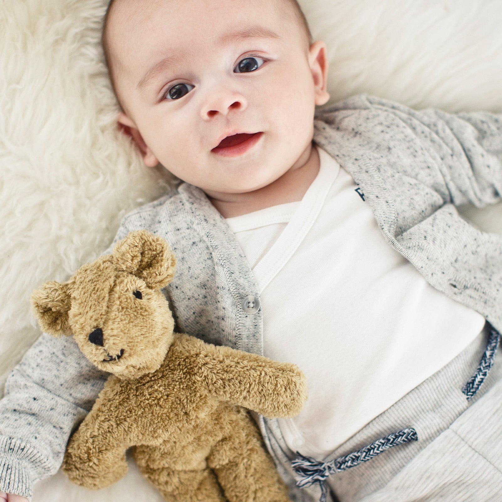 Senger organic cuddly and warming toy bear cherry stone small beige