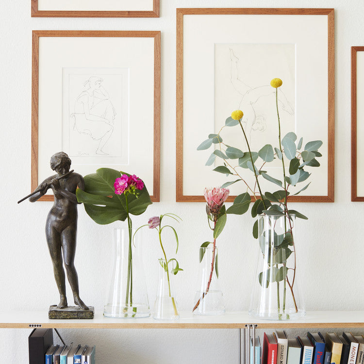 Durstlöscher I mittel Vasen mundgeblasen, Holzmassstab 1606