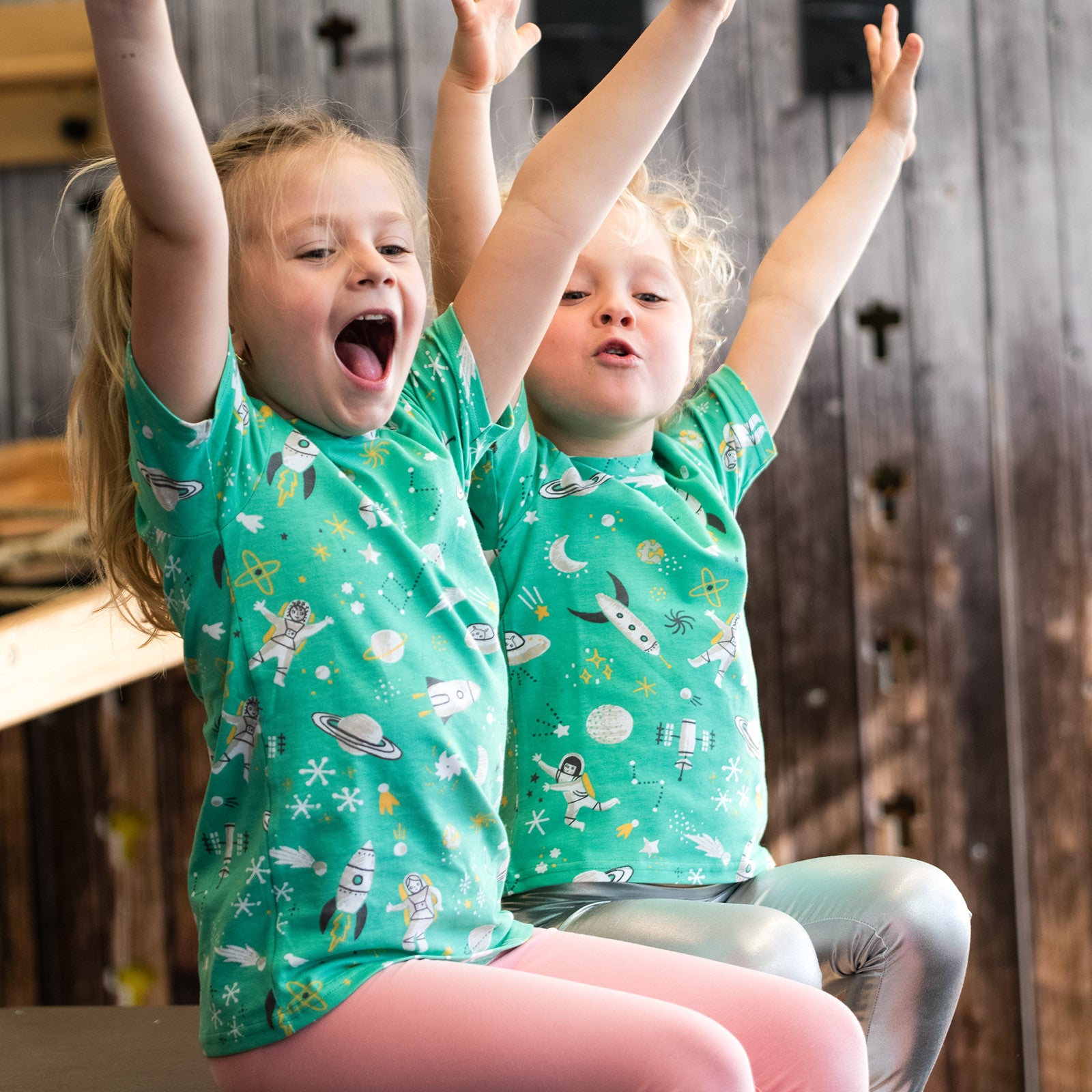 T-shirt Astronautinnen gelb / türkis