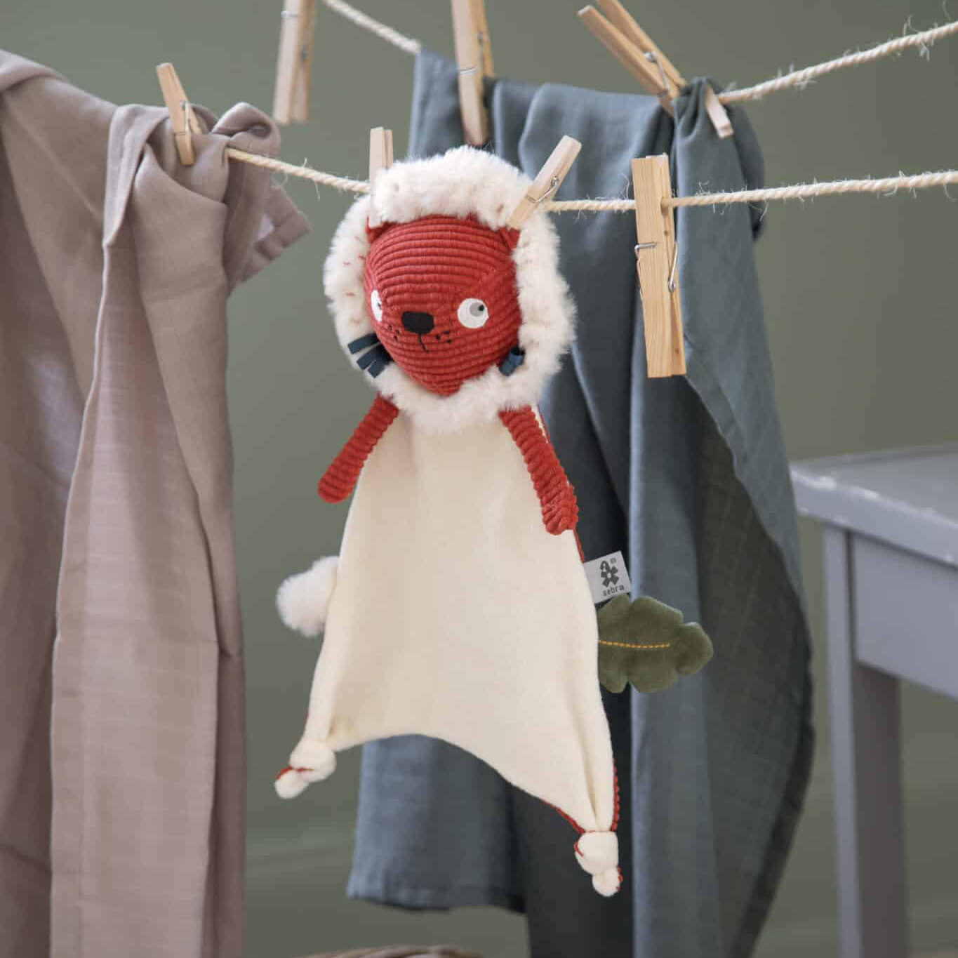 Doudou d'activité pour bébé Lee le lion Orange foncé