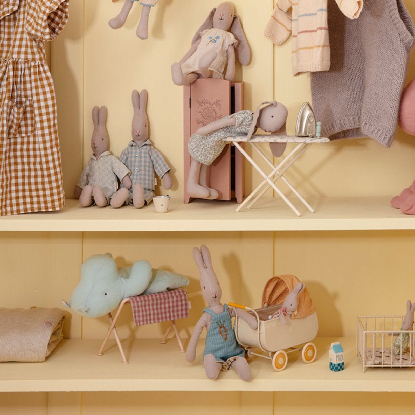 Table à langer pour maison de poupées