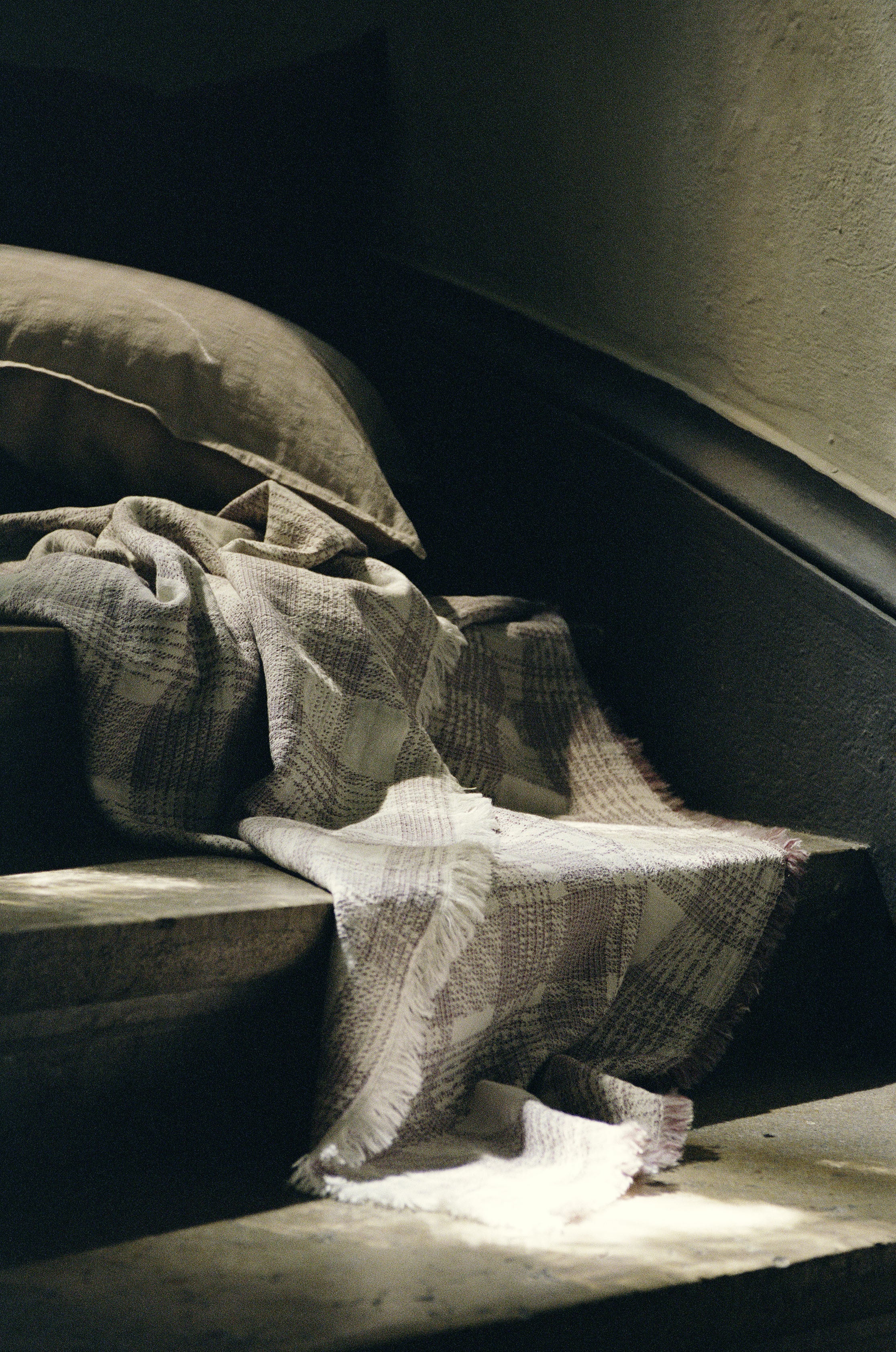 RHONE Plaid grape /off white 130x170 cm