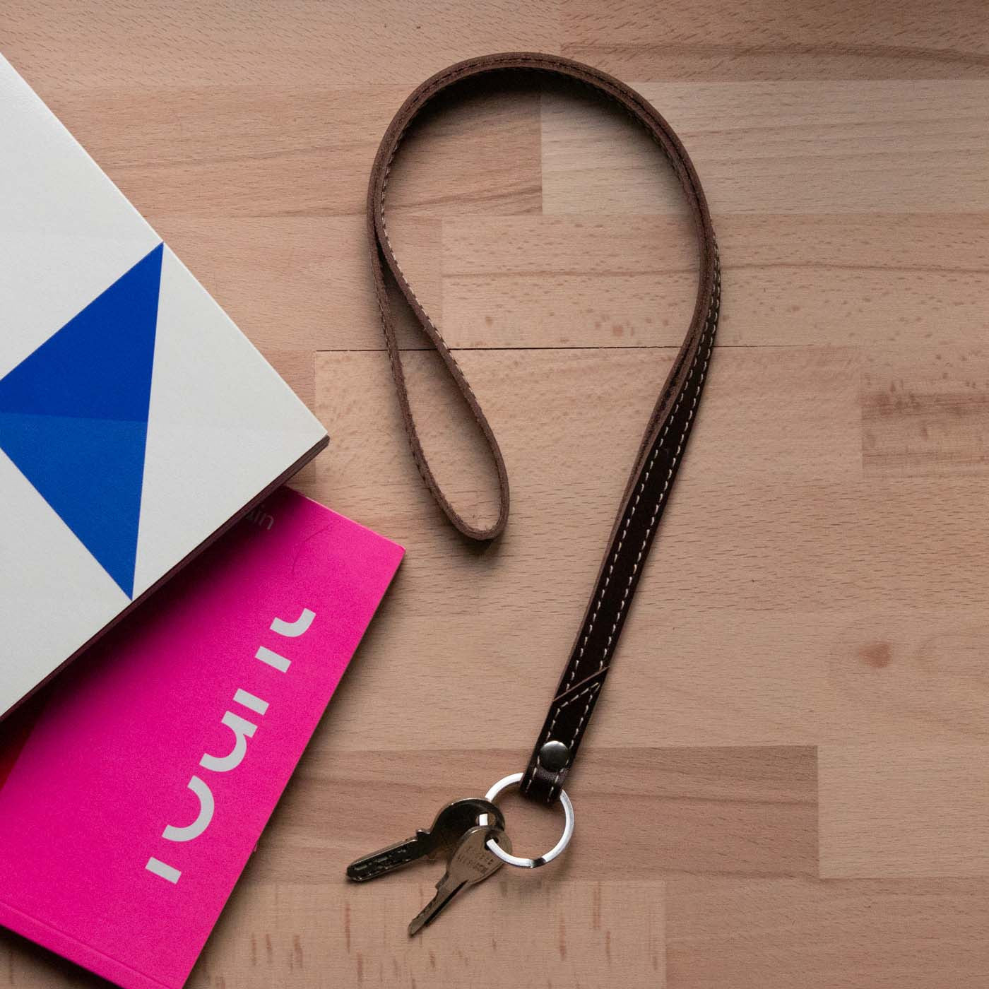 Schlüsselanhänger aus Leder Lederbund lang Dunkelbraun