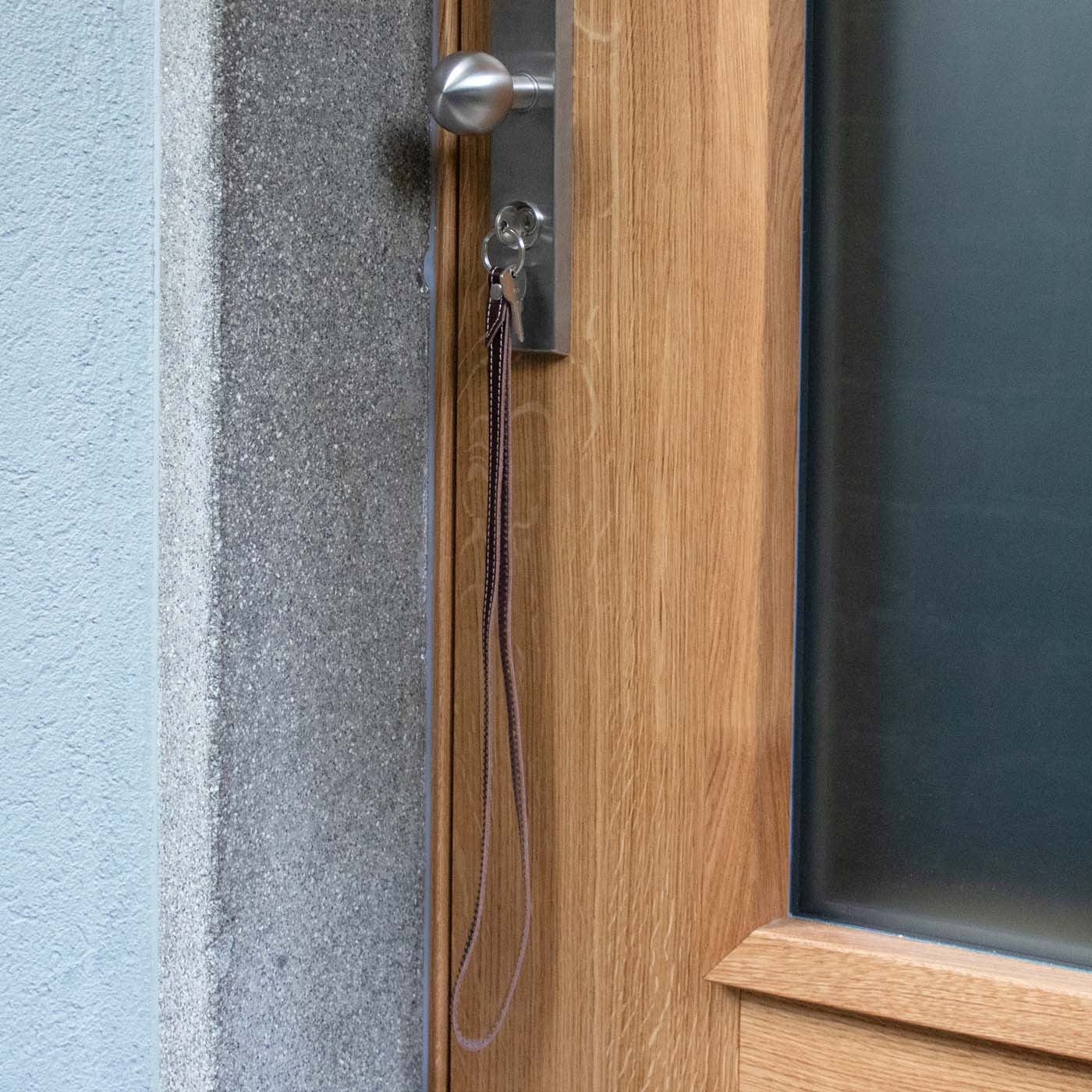 Schlüsselanhänger aus Leder Lederbund lang Dunkelbraun