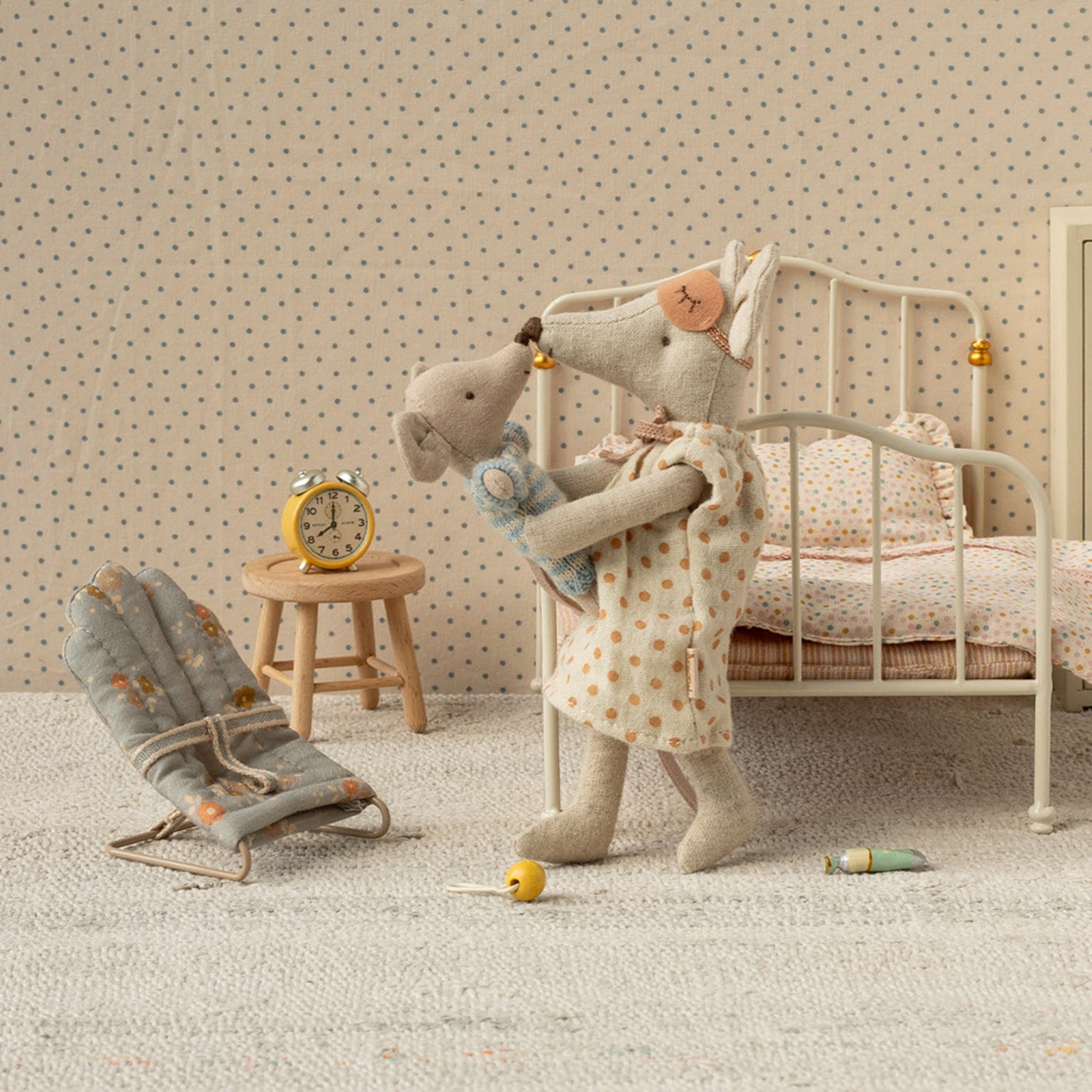 Maileg mouse nightgown mom light gray